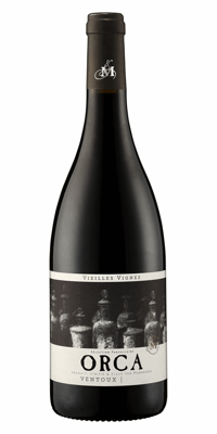 En glasflaska med Marrenon Orca Vieilles Vignes Ventoux 2017, ett rött vin från Rhonedalen i Frankrike