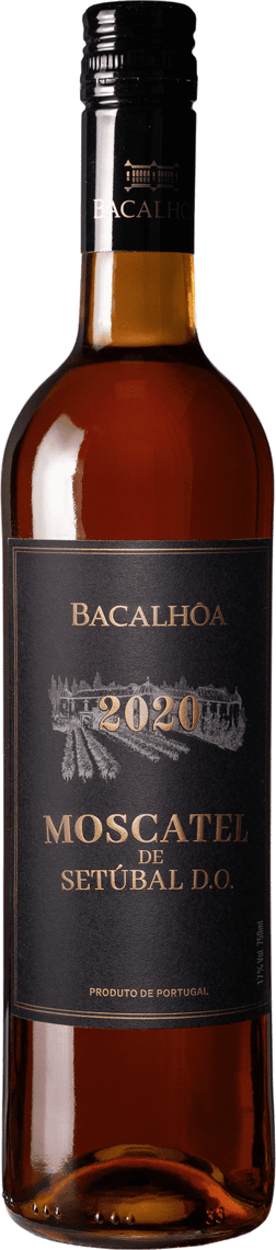 En lättare glasflaska med Bacalhoa Moscatel du Setúbal 2021, en starkvin från Península de Setúbal i Portugal