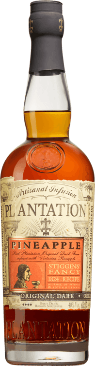 En glasflaska med Plantation Pineapple, en smaksatt sprit från Barbados