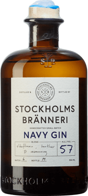 En glasflaska med Stockholms Bränneri Navy Gin, en gin & Genever från Stockholms län i Sverige