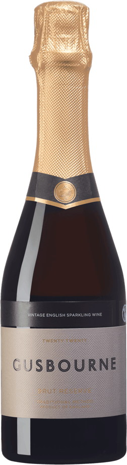 En glasflaska med Gusbourne Brut Reserve 2020, en mousserande från Storbritannien