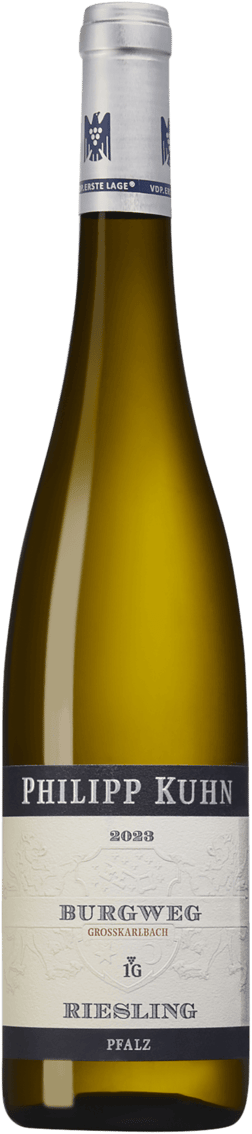 En glasflaska med Philipp Kuhn Riesling Burgweg 2023, ett vitt vin från Pfalz i Tyskland