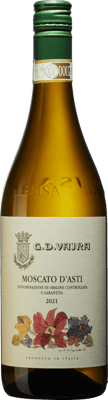 En glasflaska med G.D. Vajra Moscato d’Asti, ett vitt vin från Piemonte i Italien