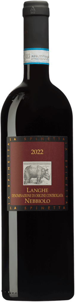En glasflaska med La Spinetta Langhe Nebbiolo 2022, ett rött vin från Piemonte i Italien