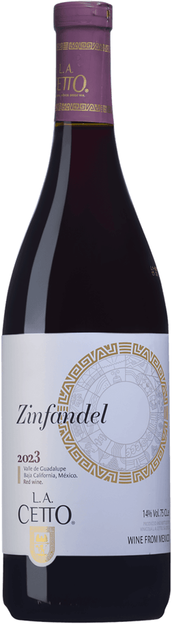En glasflaska med L.A CETTO Zinfandel Clásica 2023, ett rött vin från Mexiko