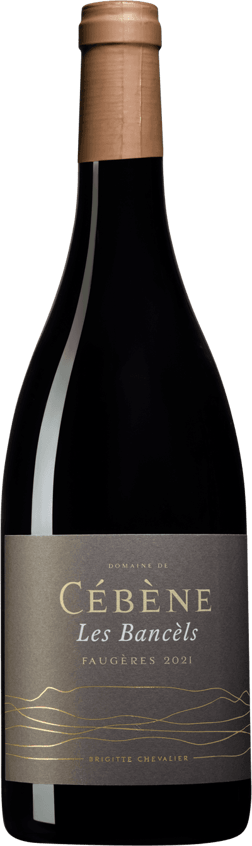 En glasflaska med Domaine de Cébène Les Bancèls 2021, ett rött vin från Languedoc-Roussillon i Frankrike