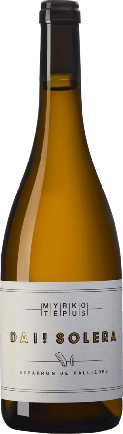 En glasflaska med Myrko Terpus Daï Solera, en rosévin från Frankrike