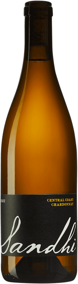 En glasflaska med Sandhi Central Coast Chardonnay 2022, ett vitt vin från Kalifornien i USA