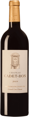 En glasflaska med Château Cadet-Bon, ett rött vin från Bordeaux i Frankrike