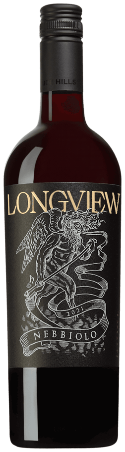 En glasflaska med Longview Saturnus Nebbiolo 2022, ett rött vin från South Australia i Australien