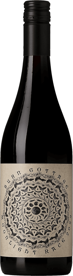 En glasflaska med Sauvage Family Vineyard, ett rött vin från Central Otago i Nya Zeeland
