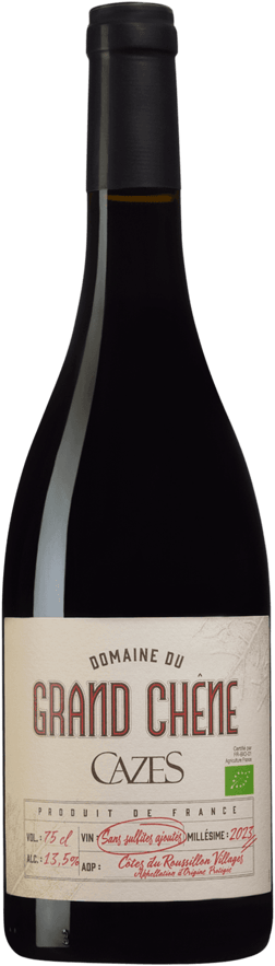 En glasflaska med Maison Cazes Grand Chêne 2023, ett rött vin från Languedoc-Roussillon i Frankrike