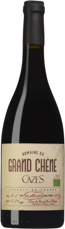 En glasflaska med Grand Chêne Maison Cazes, ett rött vin från Languedoc-Roussillon i Frankrike
