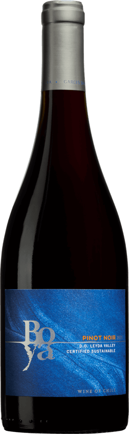En lättare glasflaska med Boya Pinot Noir 2022, ett rött vin från Aconcagua i Chile