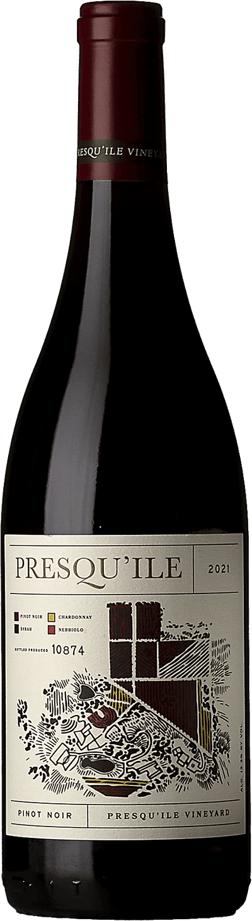 En glasflaska med Presqu’ile Vineyard Pinot Noir 2021, ett rött vin från Kalifornien i USA