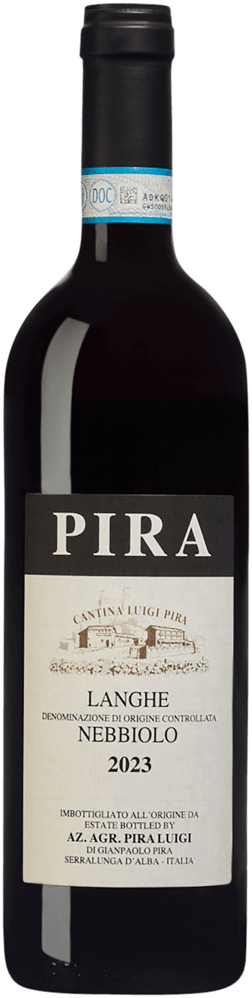En glasflaska med Luigi Pira Langhe Nebbiolo 2023, ett rött vin från Piemonte i Italien
