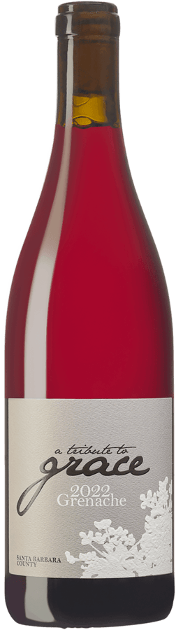 En lättare glasflaska med A Tribute to Grace Santa Barbara County Grenache 2022, ett rött vin från Kalifornien i USA