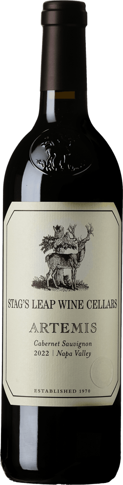 En glasflaska med Stag's Leap Artemis Cabernet Sauvignon 2022, ett rött vin från Kalifornien i USA