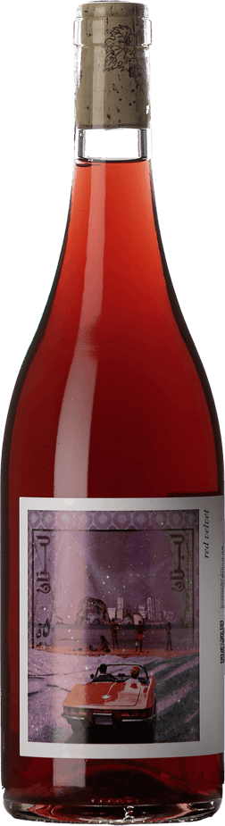 En lättare glasflaska med Mersel Wine Red Velvet 2024, ett rött vin från Bekaa i Libanon