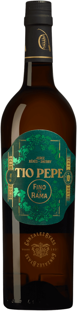 En glasflaska med Gonzalez-Byass Tio Pepe Fino En Rama, en starkvin från Andalusien i Spanien