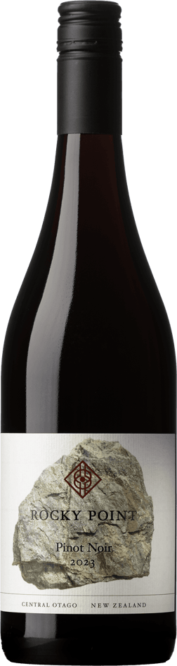 En lättare glasflaska med Prophet's Rock Rocky Point Pinot Noir 2023, ett rött vin från Central Otago i Nya Zeeland