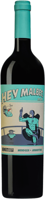 En glasflaska med Hey Malbec, ett rött vin från Cuyo i Argentina