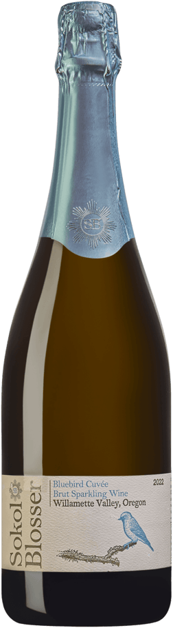 En glasflaska med Sokol Blosser Bluebird Cuvée Brut Sparkling 2022, en mousserande från Oregon i USA