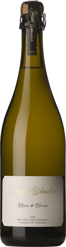 En lättare glasflaska med Small Wonder Blanc de Blanc 2021, ett mousserande vin från Tasmanien i Australien