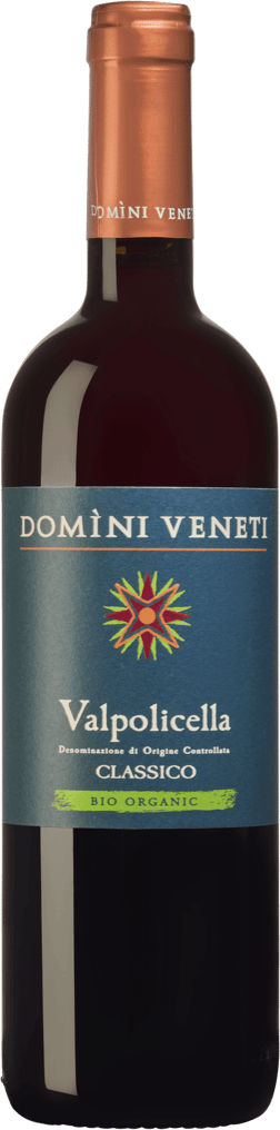 En glasflaska med Domini Veneti Valpolicella Classico 2023, ett rött vin från Venetien i Italien