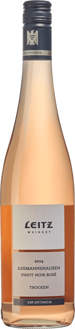 En glasflaska med Leitz Assmanshausen Pinot Noir Rosé 2024, en rosévin från Rheingau i Tyskland