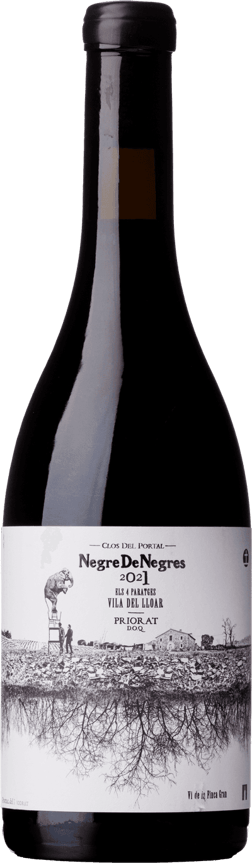 En glasflaska med Portal del Priorat Negre de Negres 2021, ett rött vin från Katalonien i Spanien