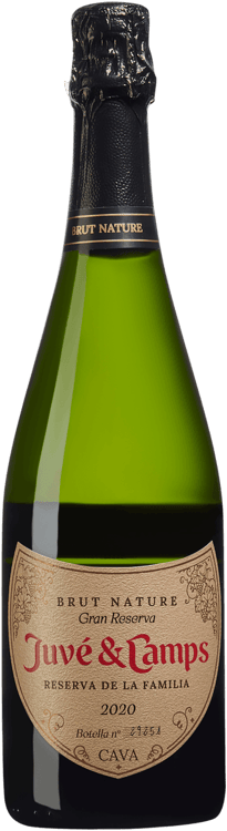 En glasflaska med Juvé &#038; Camps Reserva, en mousserande från Cava i Spanien