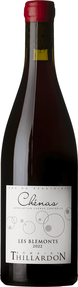 En glasflaska med Domaine Thillardon Chénas Les Blemonts 2022, ett rött vin från Bourgogne i Frankrike