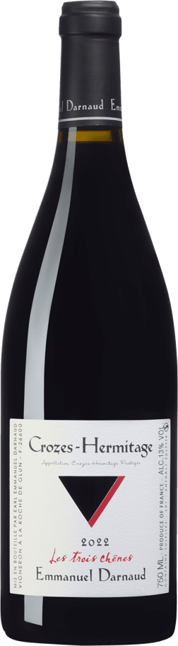 En glasflaska med Emmanuel Darnaud Crozes-Hermitage Les Trois Chênes 2022, ett rött vin från Rhonedalen i Frankrike