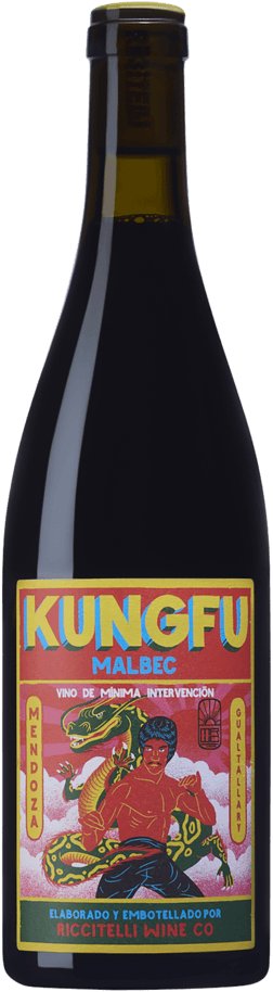 En glasflaska med Riccitelli Kung Fu Malbec 2024, ett rött vin från Cuyo i Argentina