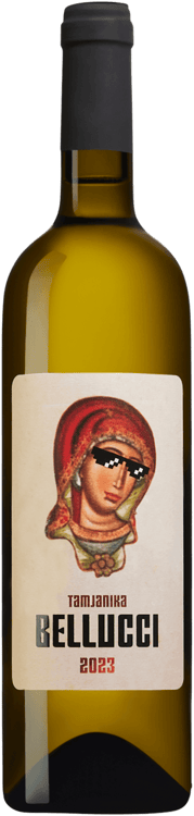 En glasflaska med Tamjanika Bellucci, ett vitt vin från Serbien