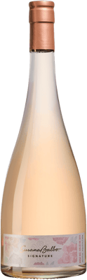 En glasflaska med Susana Balbo Signature Rosé, en rosévin från Cuyo i Argentina