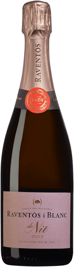 En glasflaska med Raventós i Blanc De Nit 2023, en mousserande från Katalonien i Spanien