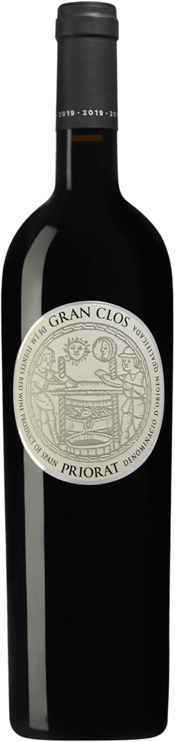 En glasflaska med Gran Clos 2019, ett rött vin från Katalonien i Spanien