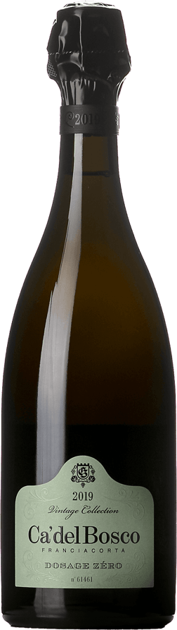 En glasflaska med Bollinger PN AYC18, en mousserande från Lombardiet i Italien