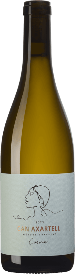 En glasflaska med Finca Can Axartell Corum 2023, ett vitt vin från Balearerna i Spanien