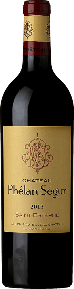 En glasflaska med Château Phélan Ségur 2015, ett rött vin från Frankrike