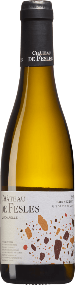 En glasflaska med Château de Fesles Bonnezeaux 2015, ett vitt vin från Loiredalen i Frankrike