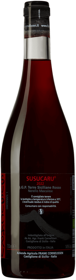 En lättare glasflaska med Frank Cornelissen Susucaru Rosso 2022, ett rött vin från Sicilien i Italien