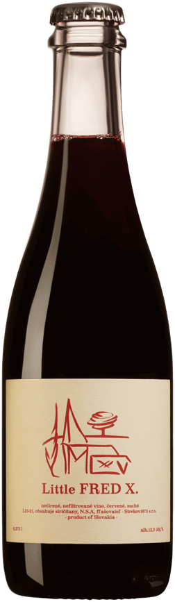 En glasflaska med Strekov 1075 Little Fred X, ett rött vin från Slovakien