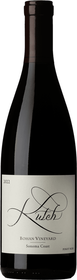 En glasflaska med Kutch Bohan Vineyard Pinot Noir 2022, ett rött vin från Kalifornien i USA