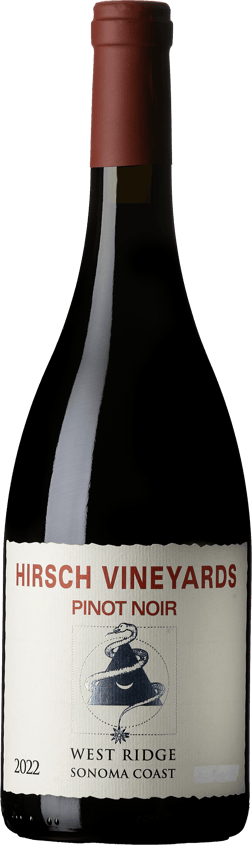 En glasflaska med Hirsch Vineyards West Ridge Pinot Noir 2022, ett rött vin från Kalifornien i USA