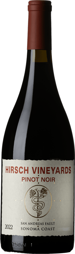 En glasflaska med Hirsch San Andreas Fault Pinot Noir 2022, ett rött vin från Kalifornien i USA