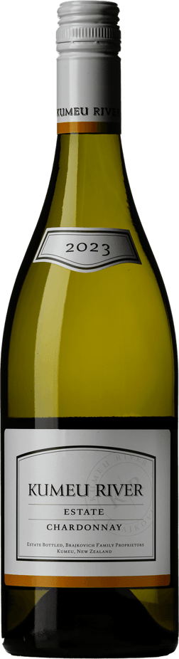 En glasflaska med Kumeu River Estate Chardonnay 2023, ett vitt vin från Nya Zeeland