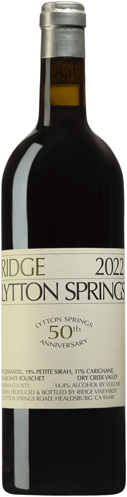 En glasflaska med Ridge Lytton Springs 2022, ett rött vin från Kalifornien i USA